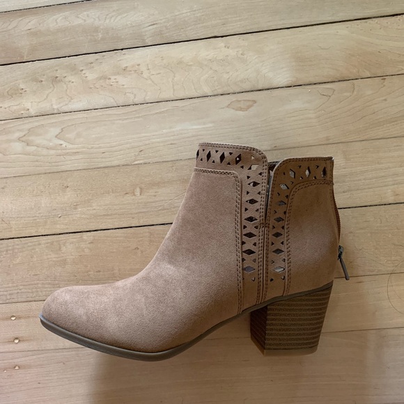 NWT Indigo Rd. Booties Size 8 - Picture 3 of 5